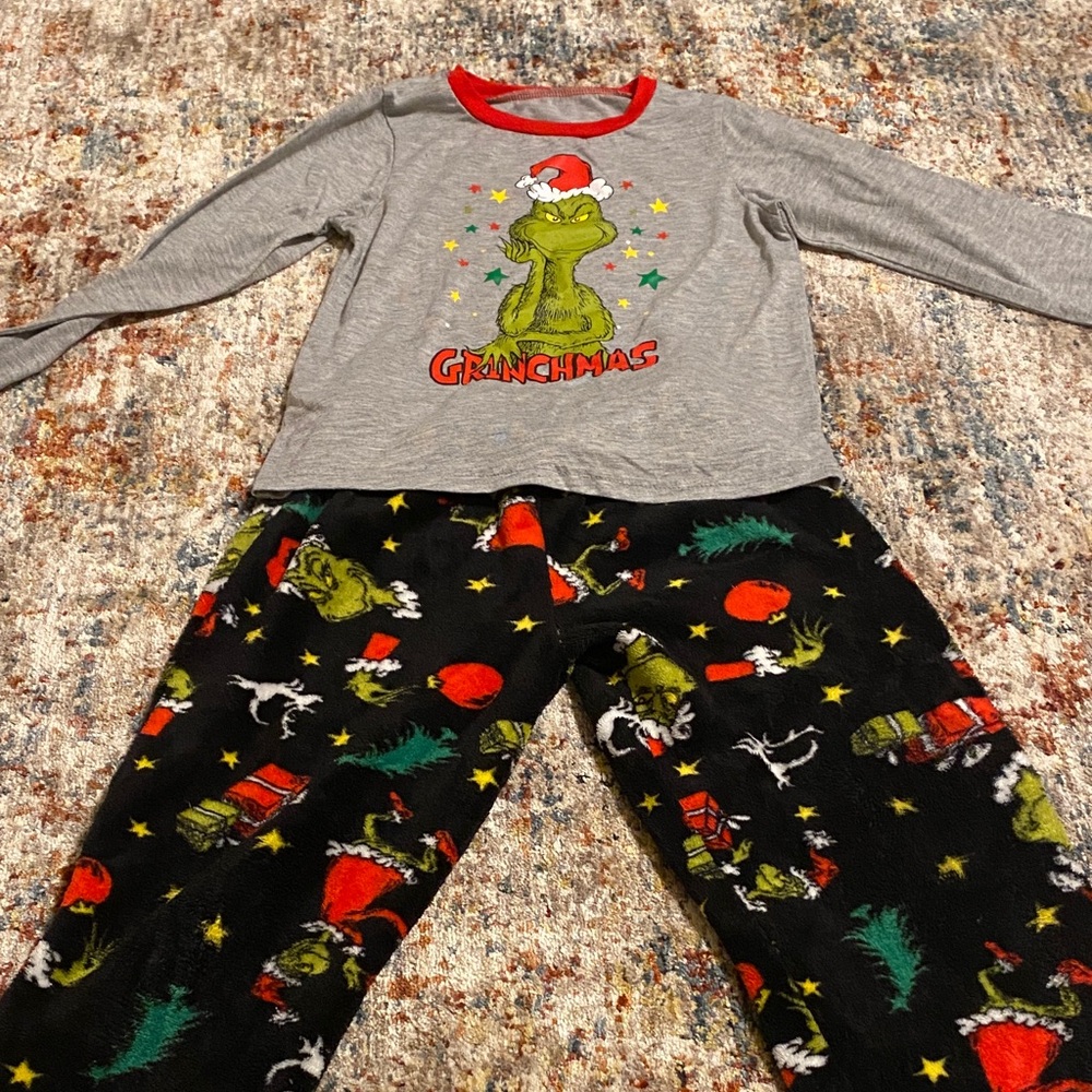 Dr. Seuss Grinch Kids Pajama Set - Gray and Red